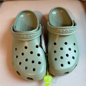 NWT CROCS Sage Green Men’s 7 or Women’s 9